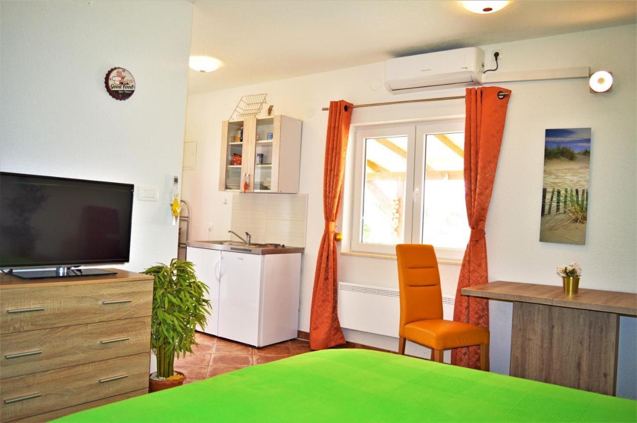 Studio Apartments Luka Biograd - เบนโควัส ภายนอก รูปภาพ